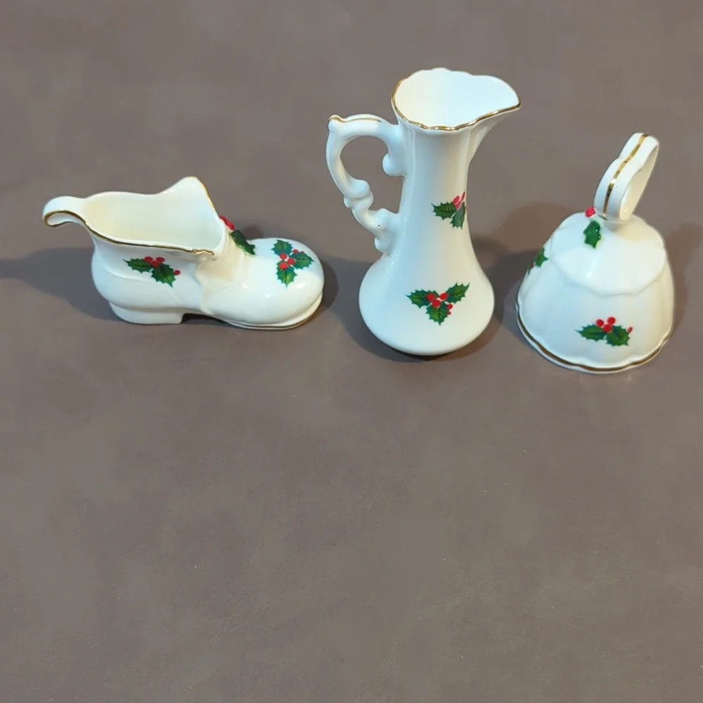 Vintage Miniature Enesco 1978 Maruri   masterpiece set of 3 Holly Bone China Pcs